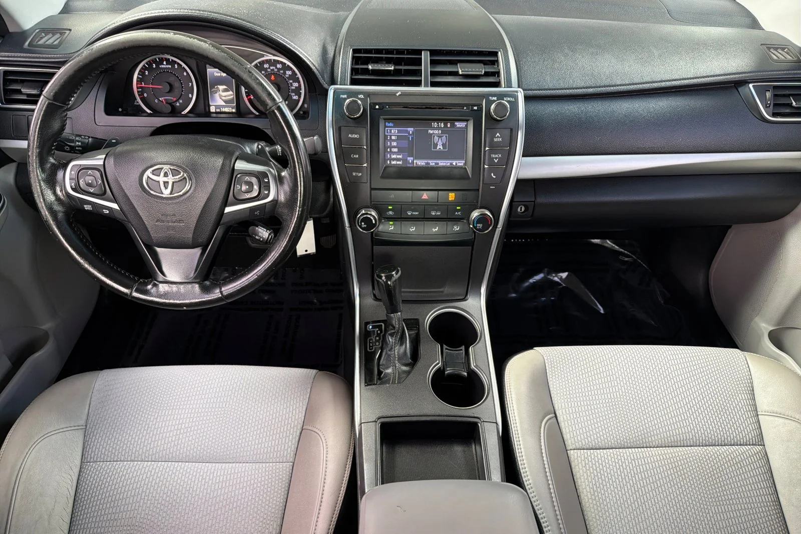 Used 2016 Gray Toyota SE image 17