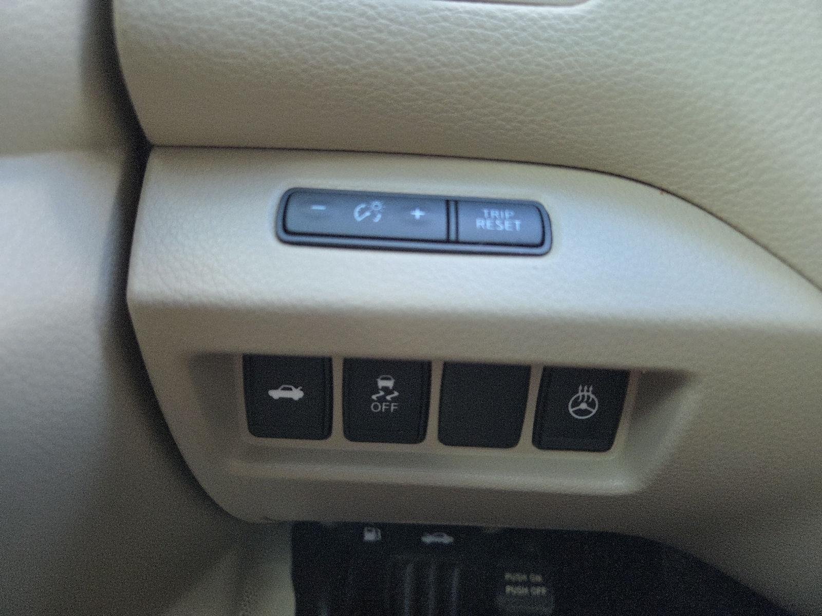 Used 2017 Super Black Nissan 2.5 SV image 6