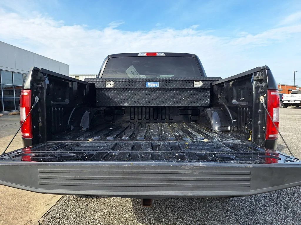 Used 2020 Black Metallic Ford XL image 27