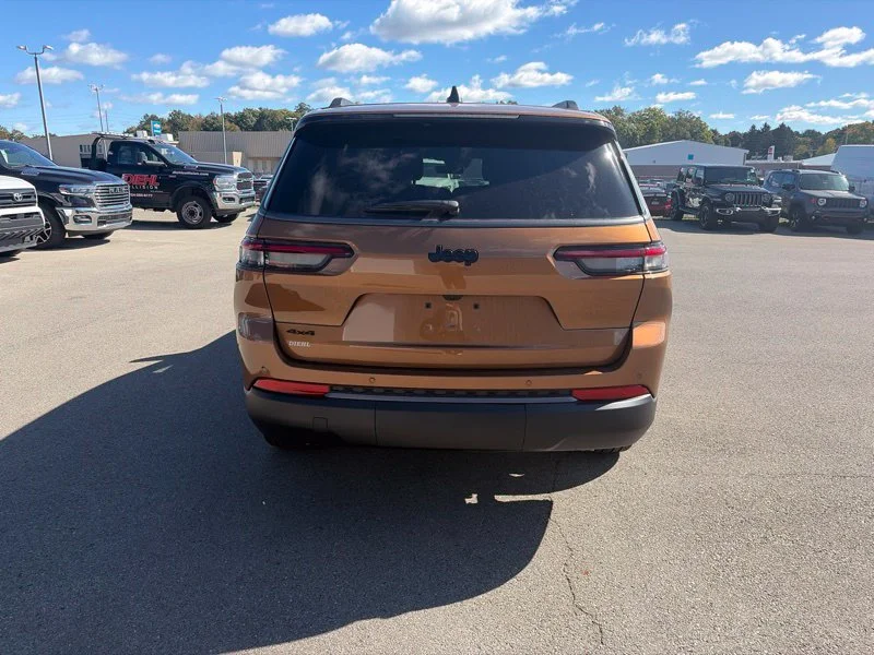 New 2026 Copper Shino Metallic Clear-Coat Exterior Paint Jeep Limited image 4