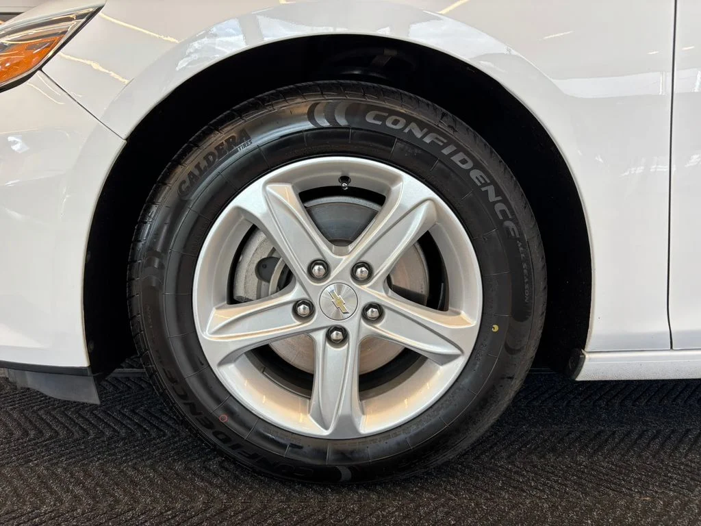 Used 2020 White Chevrolet LS image 12