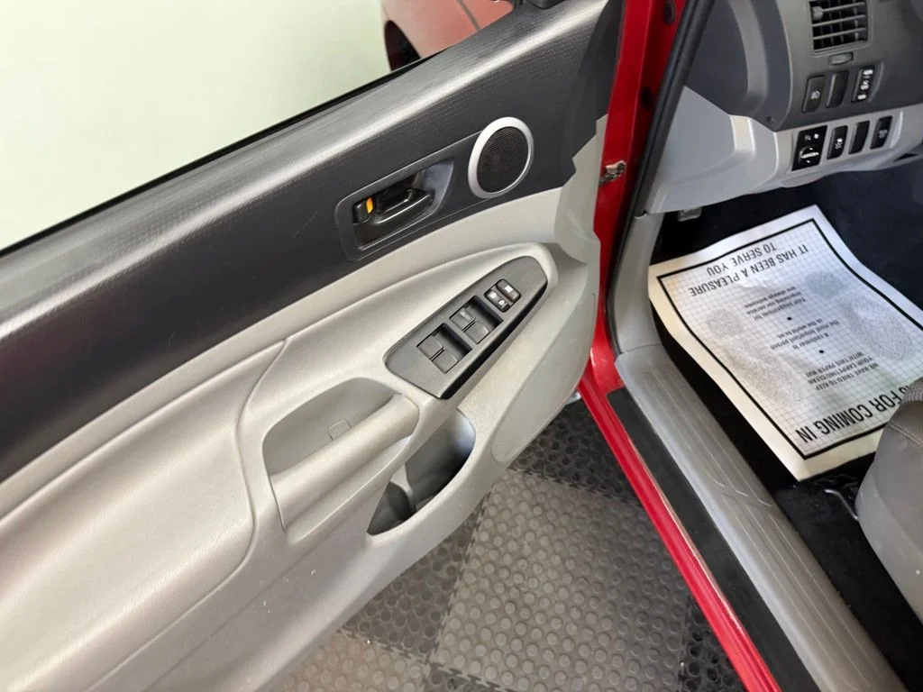 Used 2014 Barcelona Red Metallic Toyota Base image 21