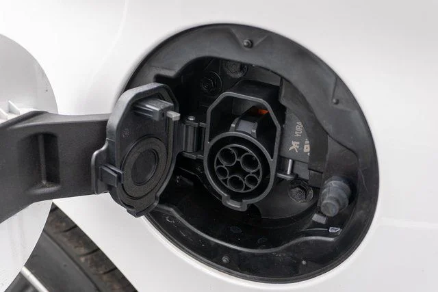 Used 2019 White Hyundai Base image 17