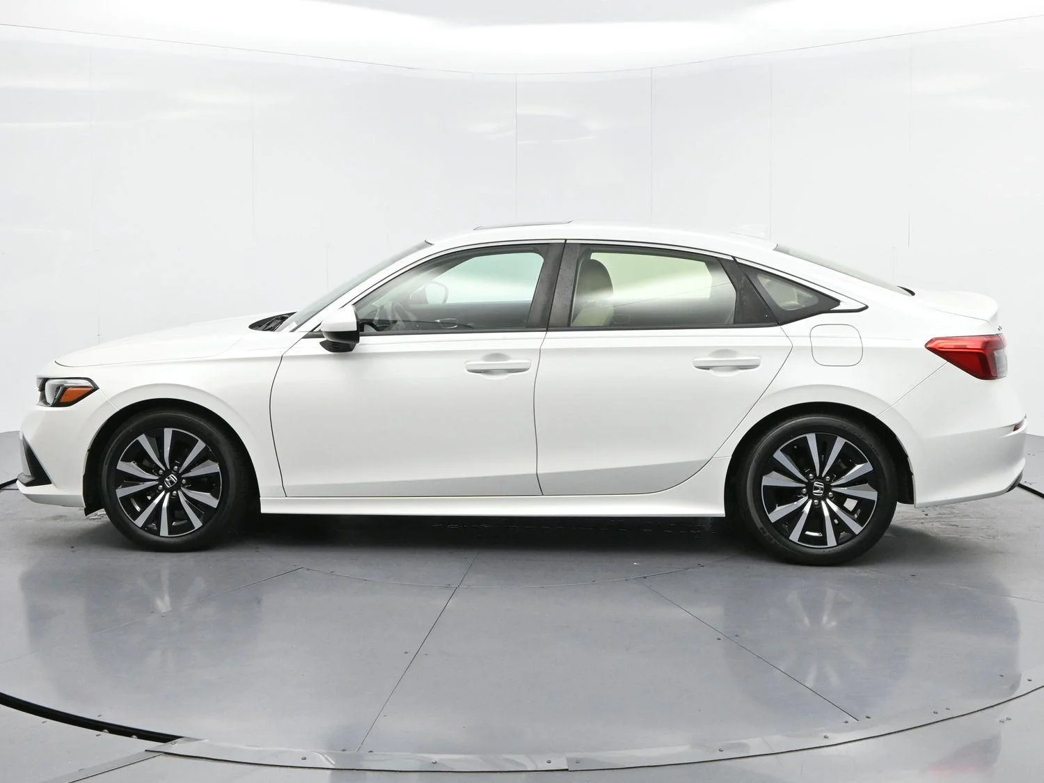 Used 2022 Platinum White Pearl Honda EX image 4