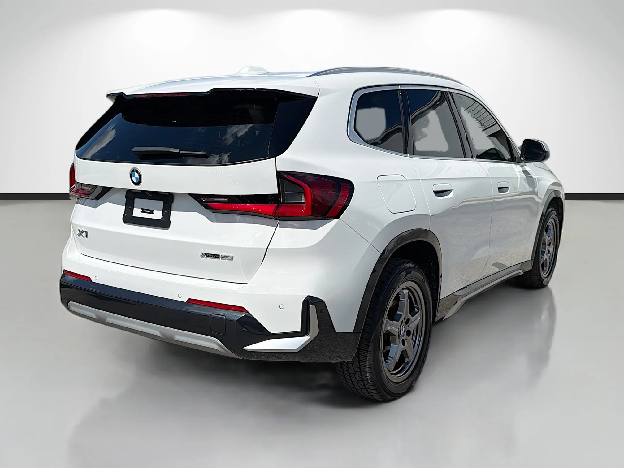 Used 2024 Alpine White BMW xDrive28i image 3