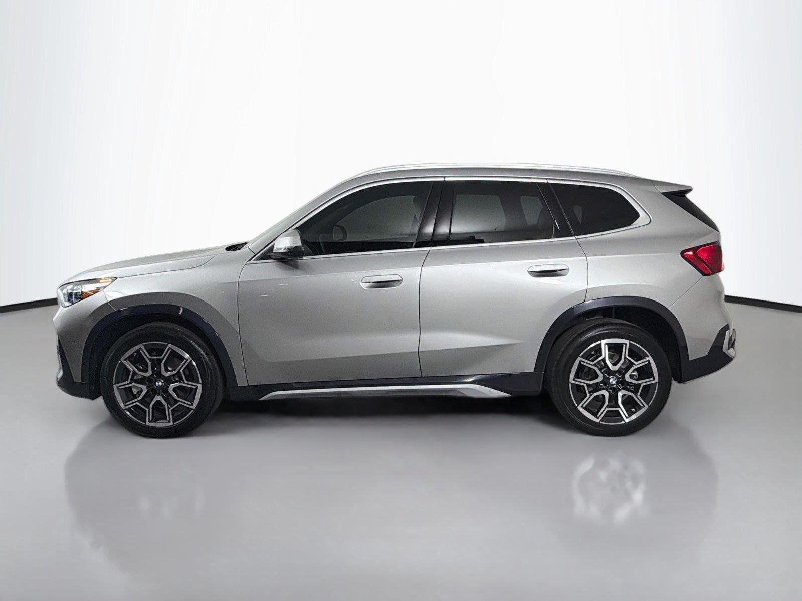 New 2027 Space Silver Metallic BMW xDrive28i image 8