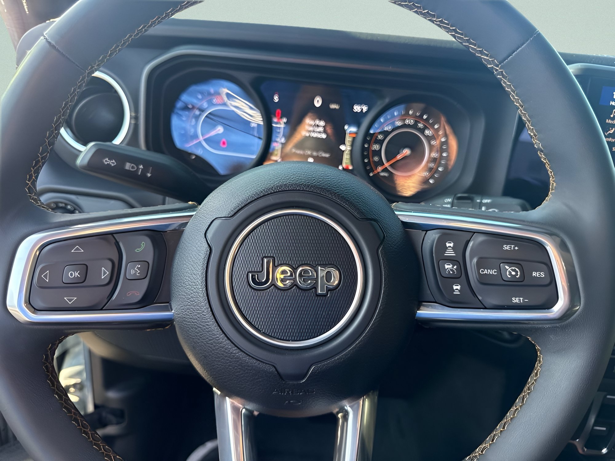 Used 2024 Anvil Clear Coat Jeep Sahara image 28