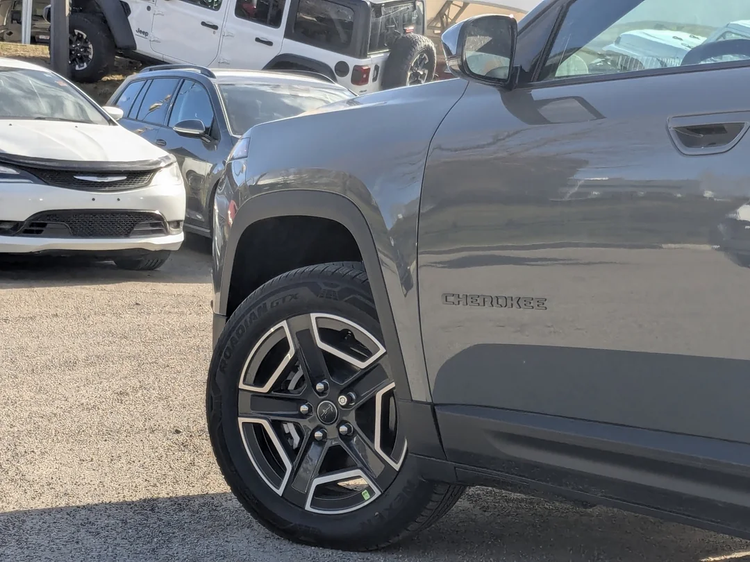 New 2026 Grey Jeep Limited - - 4x4 - 1.6L Turbo Hybrid - Uconnect 5 w/ 12.3 Screen & More! image 9