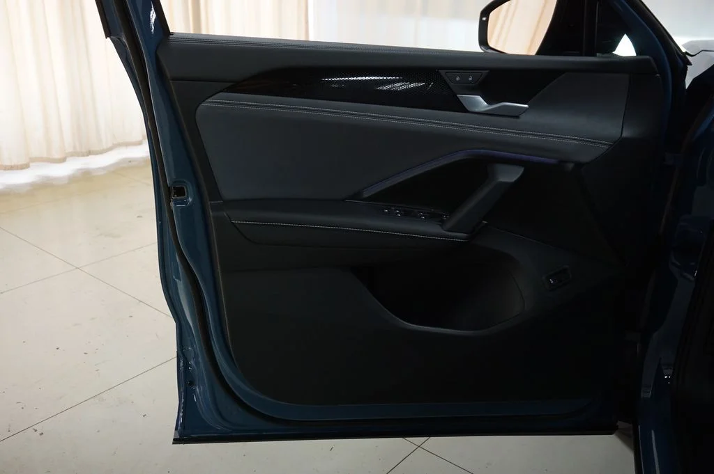 New 2026 Monterey Blue with Deep Black Roof Volkswagen 2.0T SE R-Line Black image 24