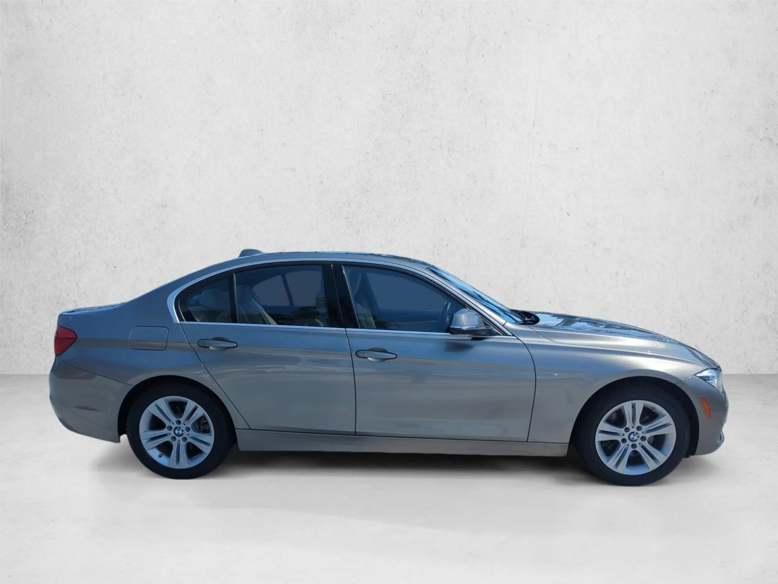 Used 2018 Platinum Silver Metallic BMW 330i image 4