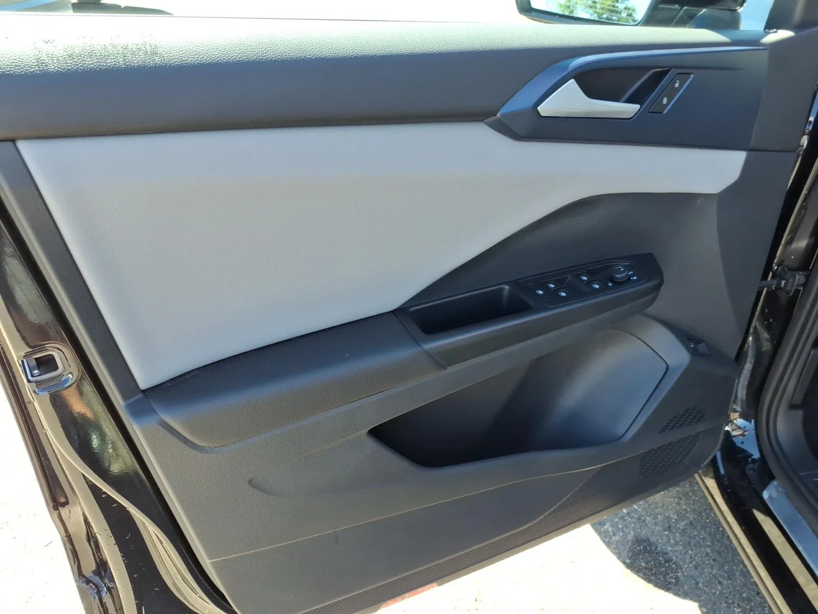 Certified Used 2023 Deep Black Pearl Volkswagen SE image 10