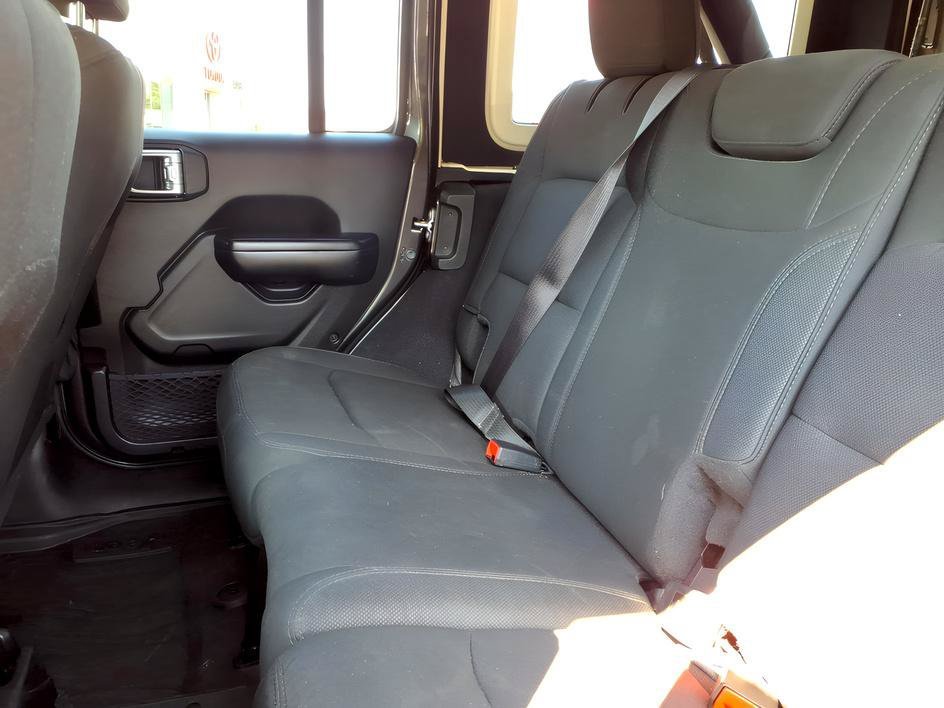 Used 2019 Granite Crystal Metallic Clearcoat Jeep Sport Altitude image 13