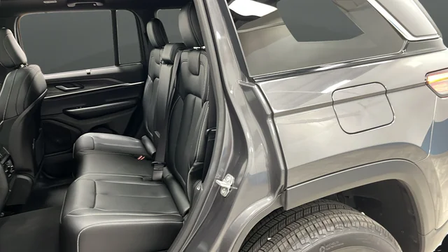 Used 2025 Gray Metallic Jeep Limited image 21