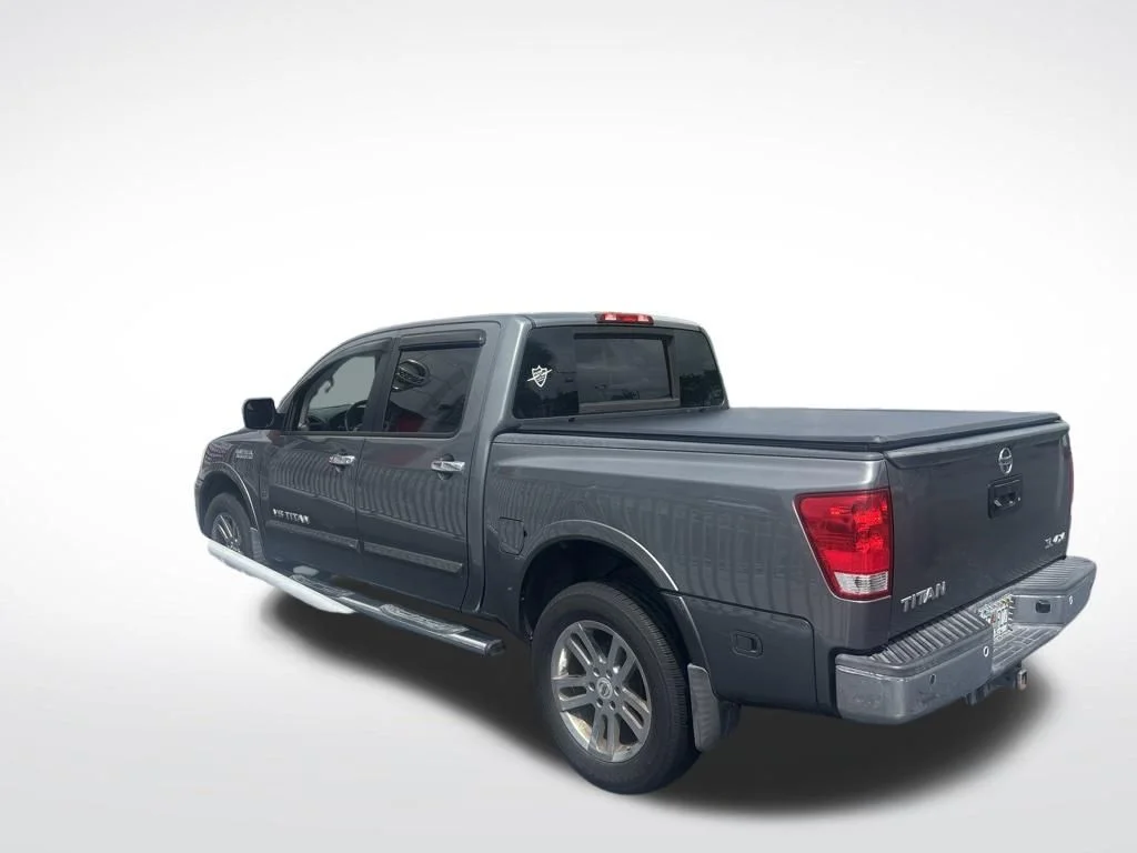 Used 2013 Gun Metallic Nissan SL image 13