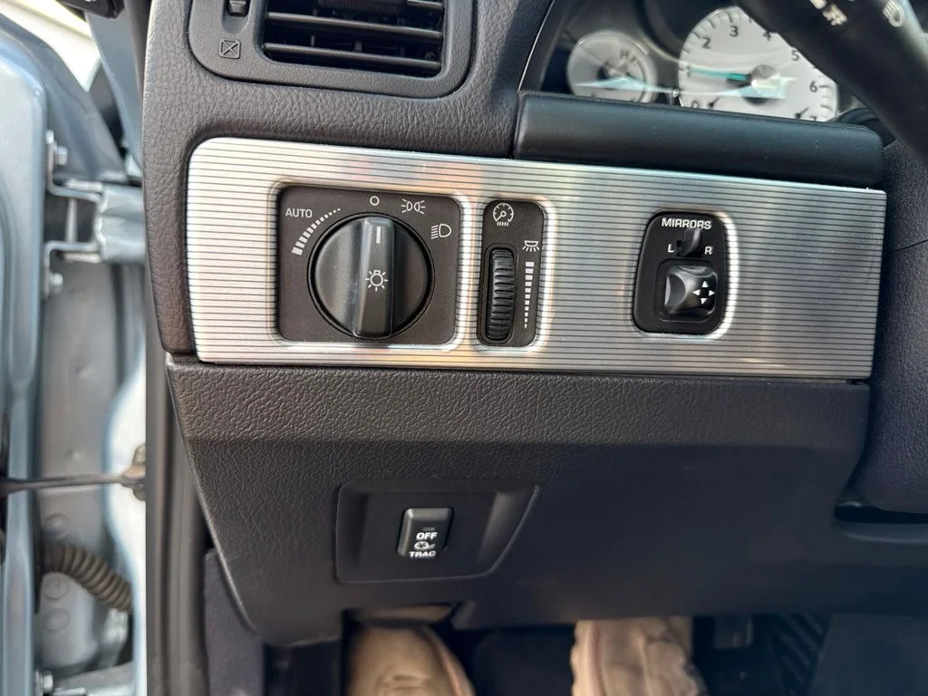 Used 2004 Blue Ford Base image 25