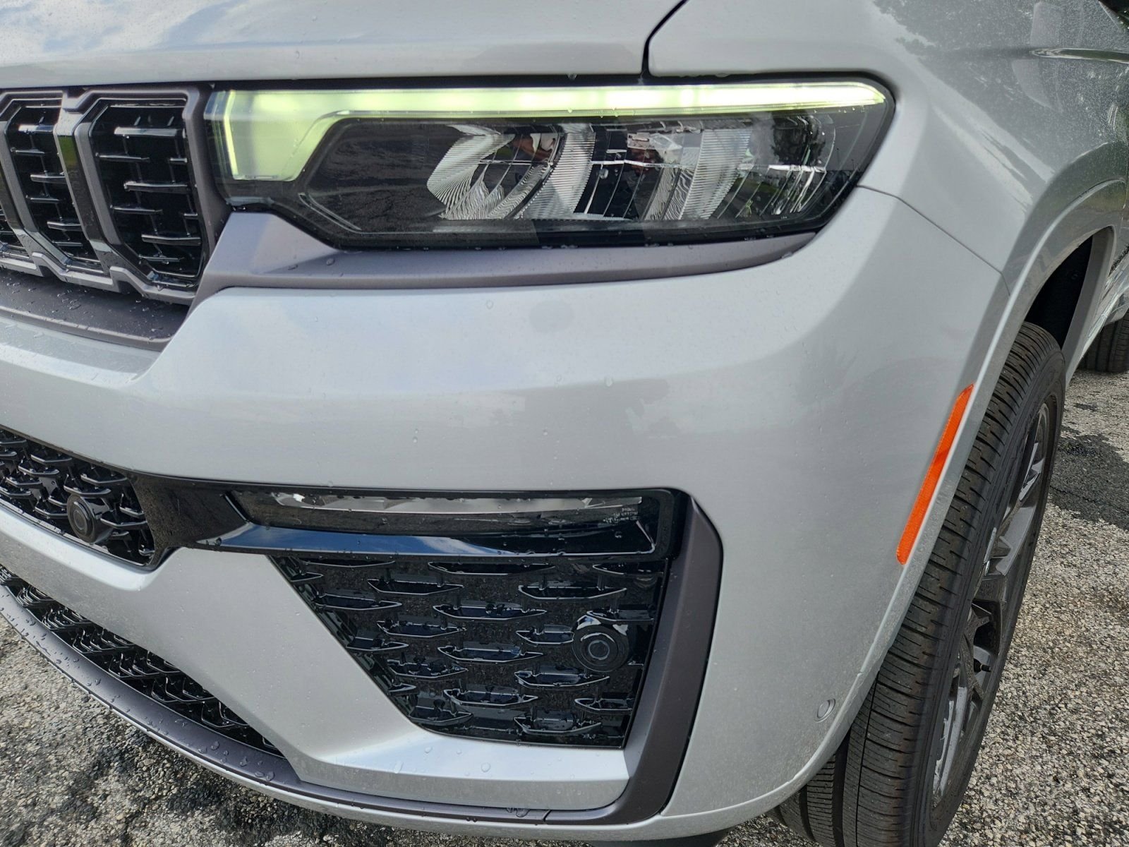 New 2026 Silver Zynith Exterior Paint Jeep Summit image 9