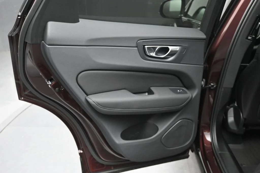New 2026 Mulberry Red Volvo T8 Ultra image 12
