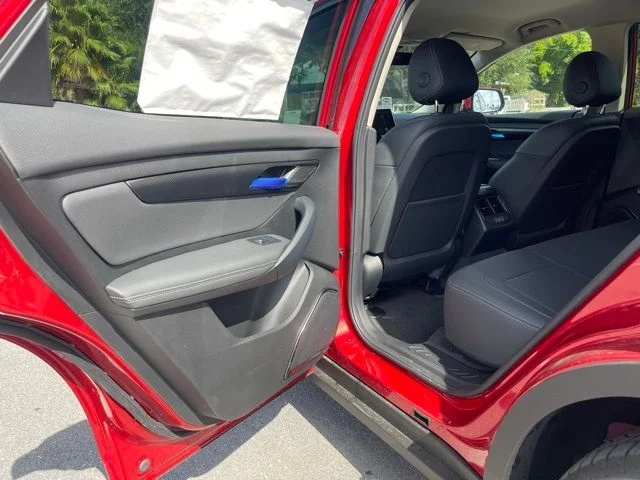 2025 VinFast VF 8 Eco - Photo 17