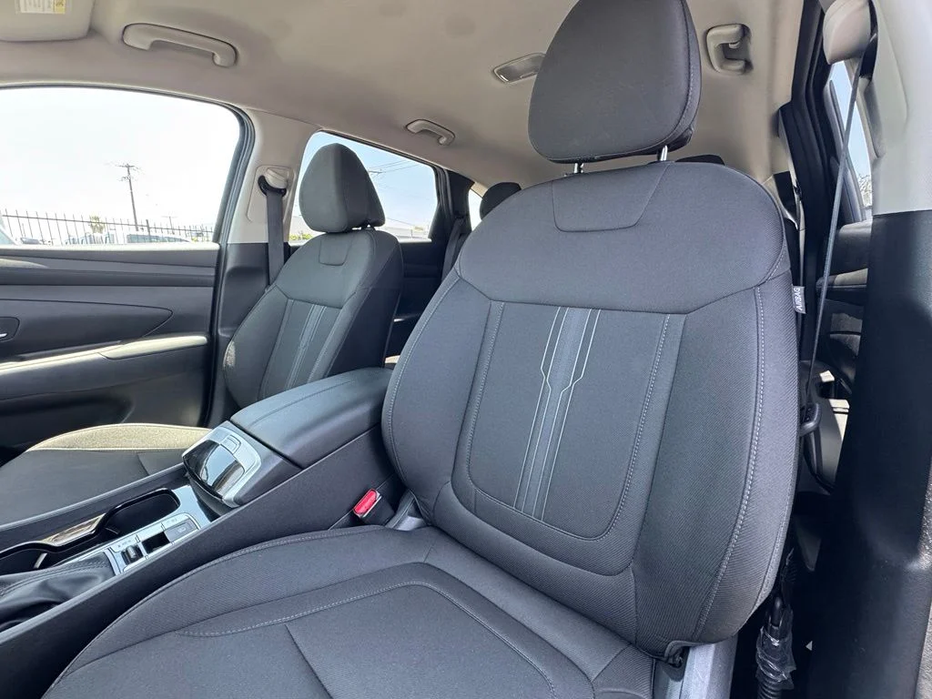 Used 2025 Green Hyundai SEL image 17