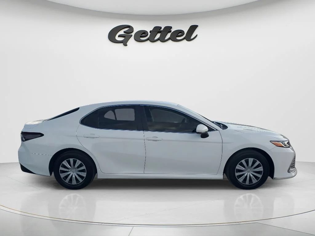 Used 2022 White Toyota LE Hybrid image 4
