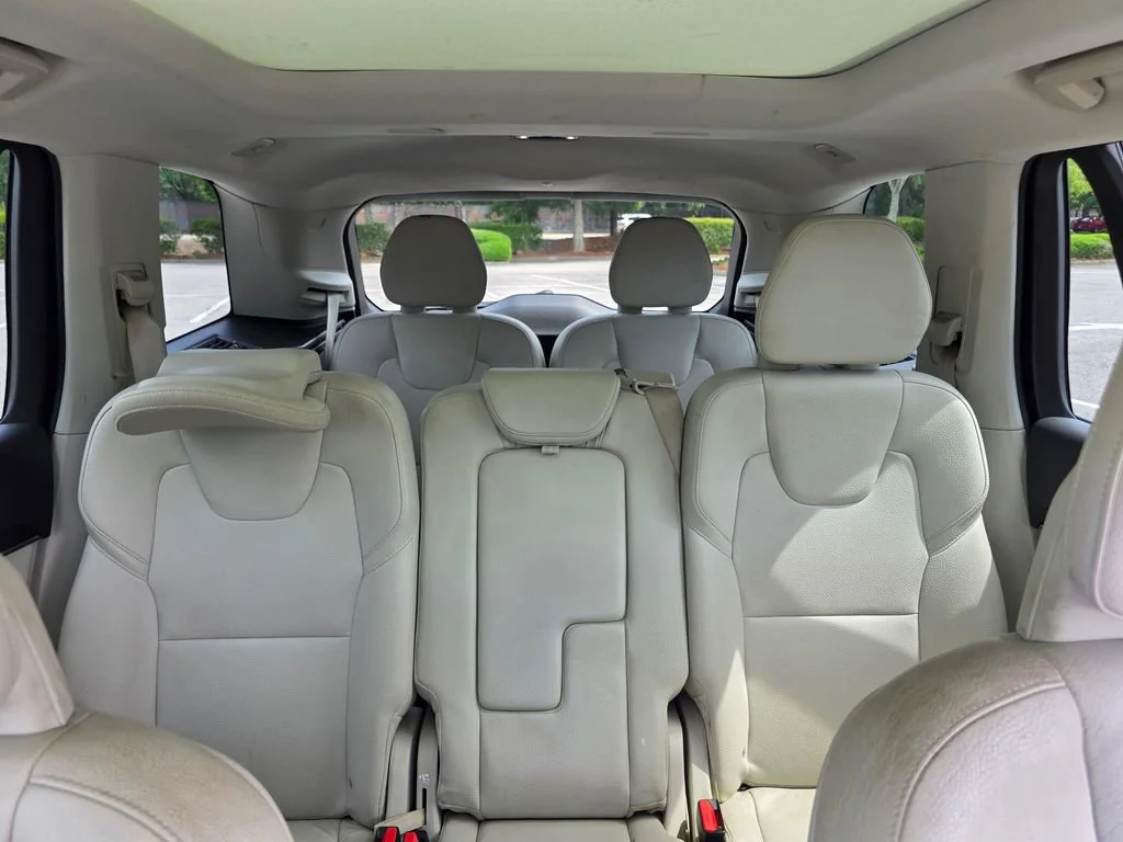 Used 2020 White Volvo T5 Momentum 7 Passenger image 26
