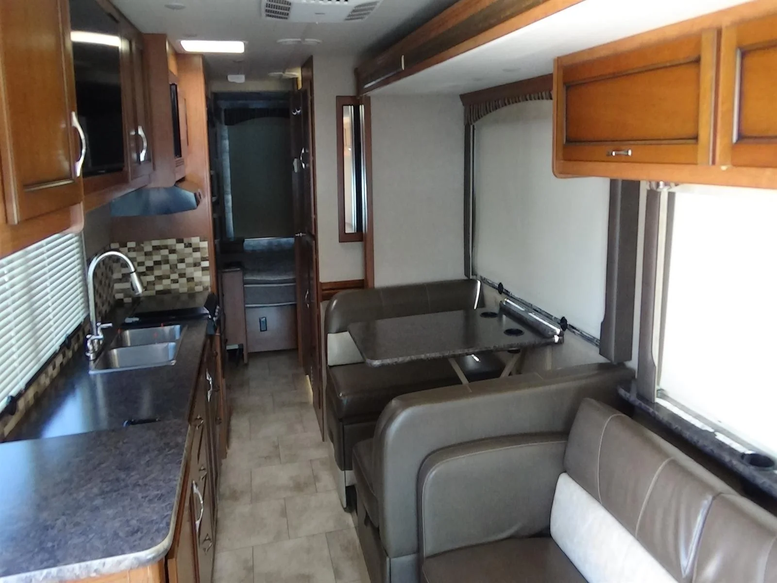 Used 2016 Tan Ford Fleetwood Flair image 14