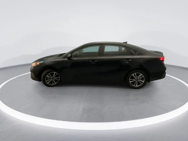 Used 2023 Black Kia LXS image 3