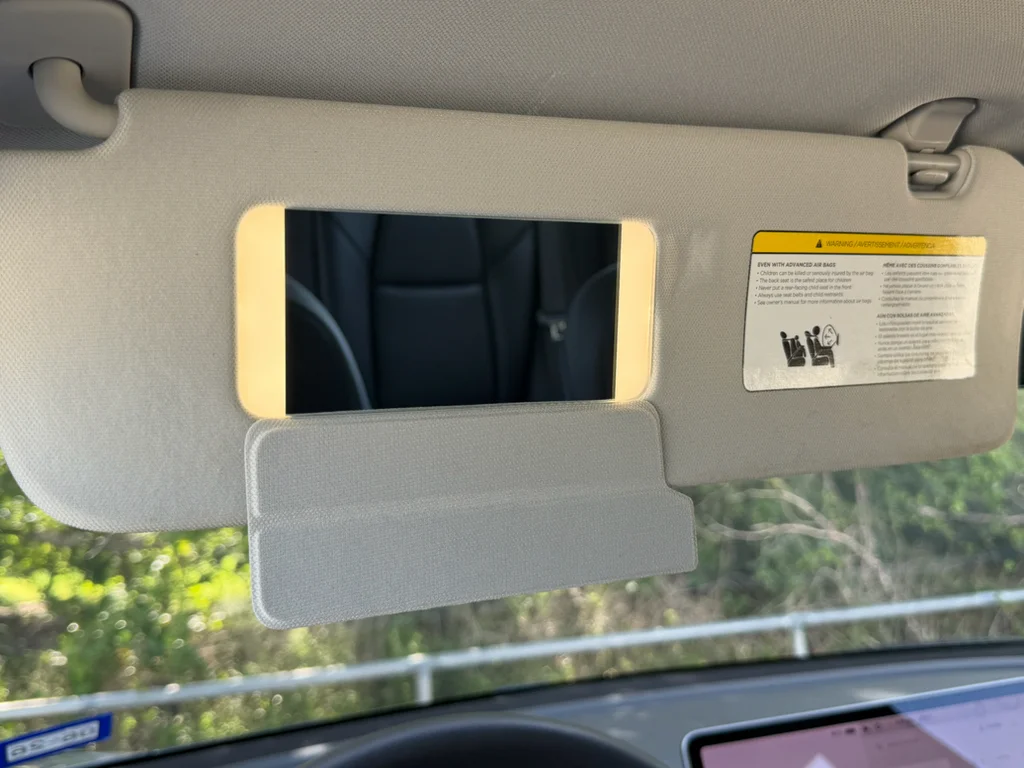 Used 2020  Tesla Standard Range image 18