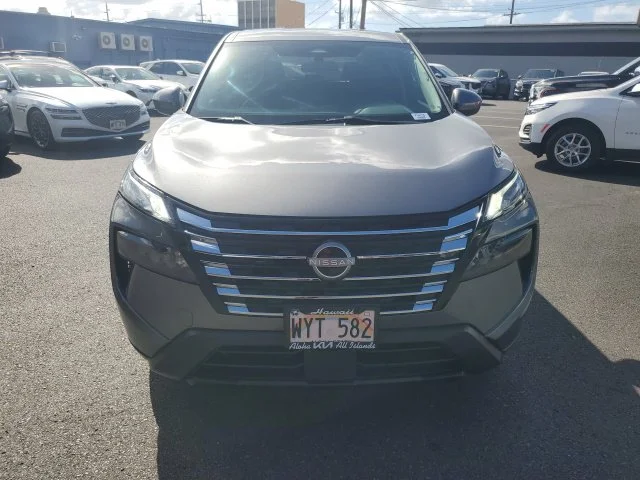 Used 2024 Gray Nissan SV image 9
