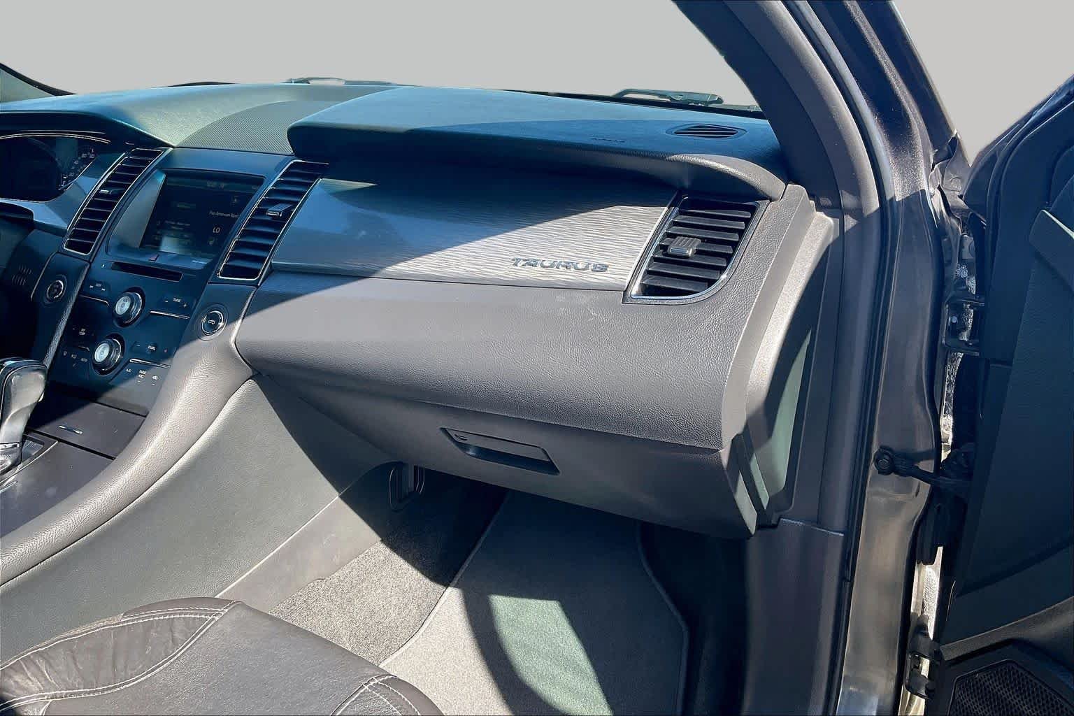 Used 2015 Magnetic Metallic Ford SEL image 19
