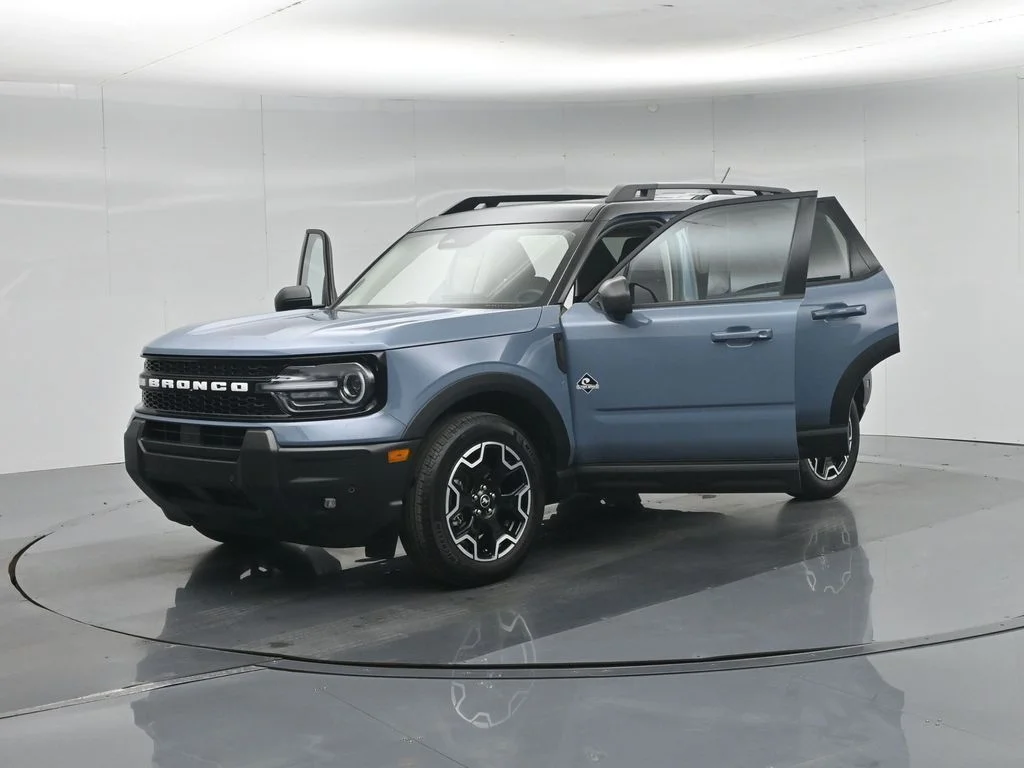 Certified Used 2025 Gray Ford Outer Banks image 33