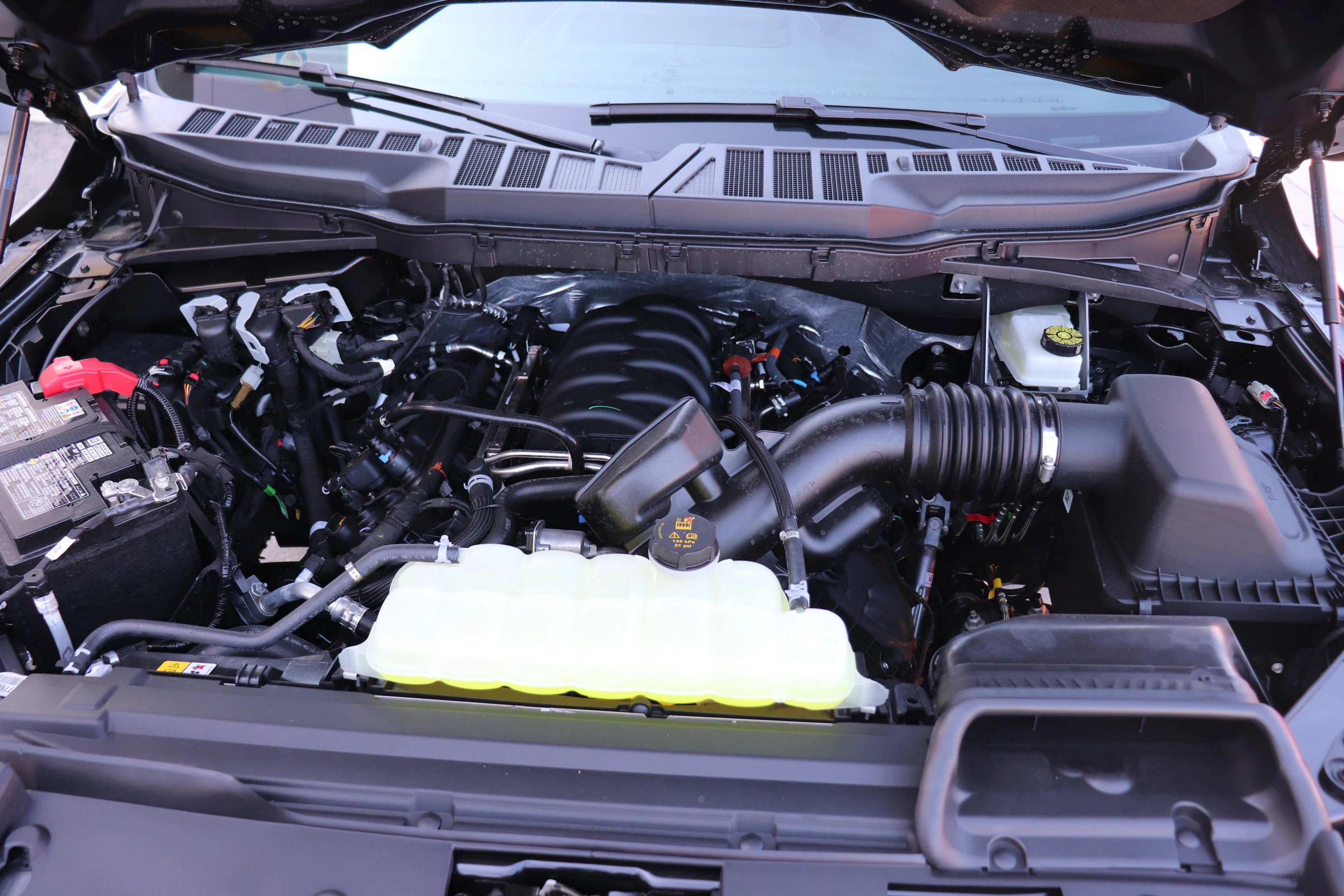 New 2026 CARBONIZED GREY METALLIC Ford XLT image 8
