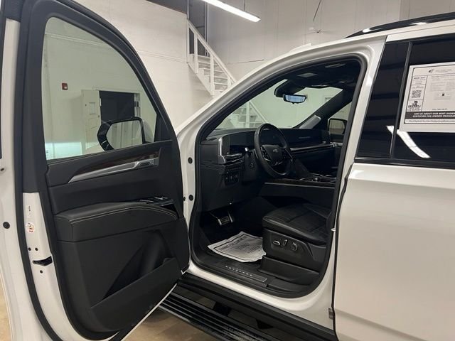 Used 2025 White Cadillac Sport Platinum image 22