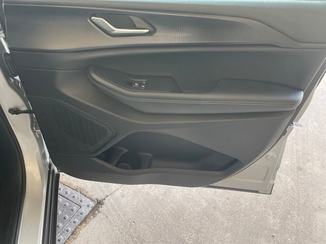 Used 2025 Silver Jeep Laredo image 27