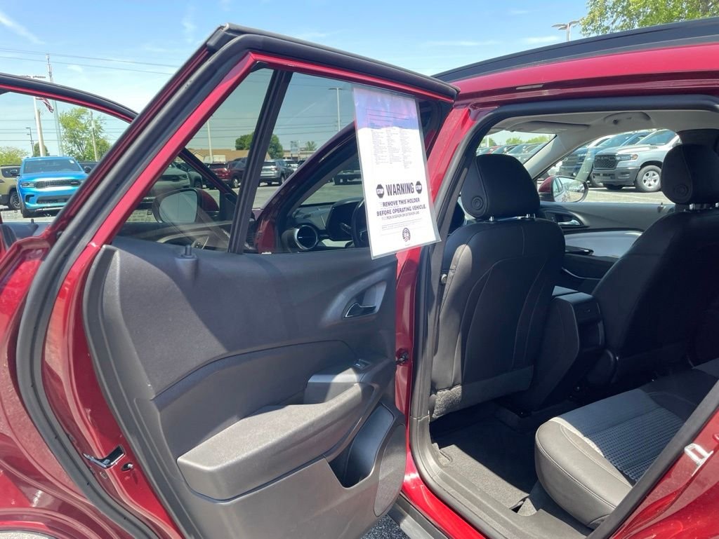 Used 2025 Red Chevrolet LT image 27