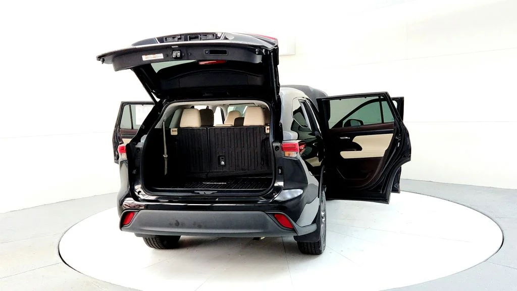 Used 2021 Black Toyota XLE image 11