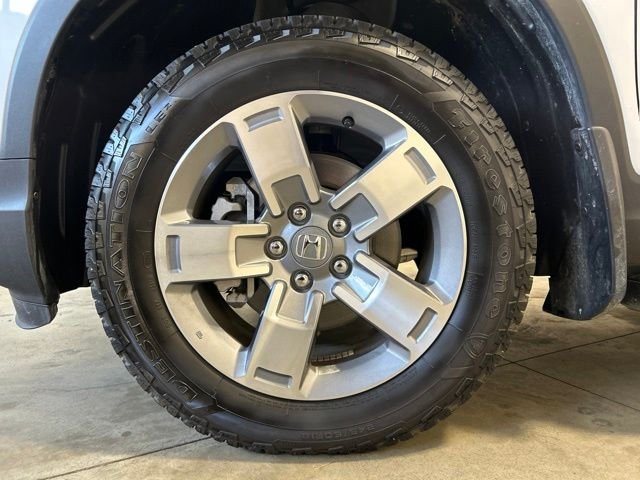 Certified Used 2025 Platinum White Pearl Honda RTL image 11