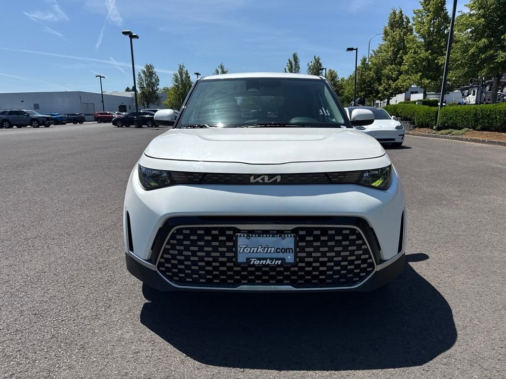 Used 2023 Snow White Pearl Kia EX image 2