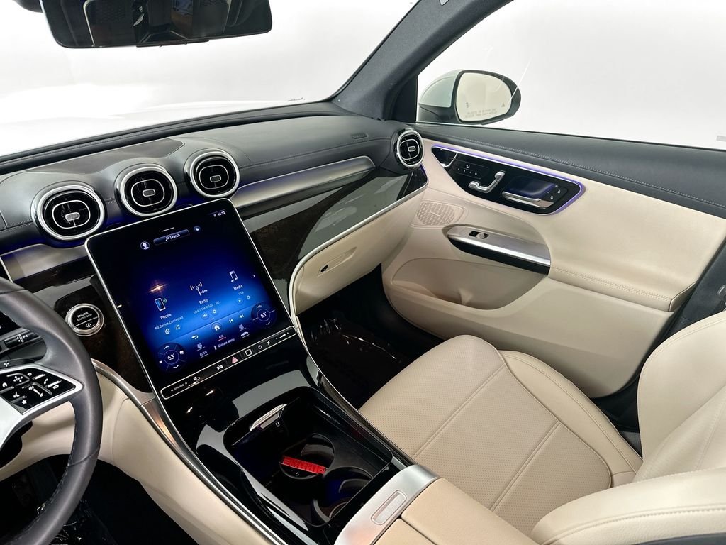 Certified Used 2023  Mercedes-Benz GLC 300 image 21