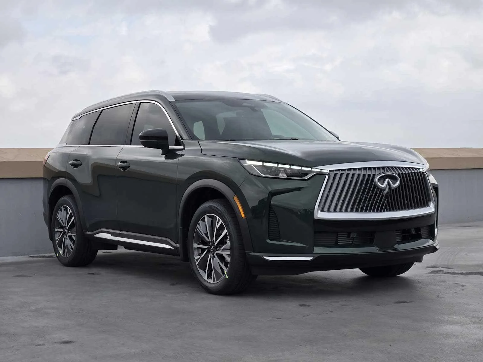 Certified Used 2026 Deep Emerald INFINITI LUXE image 2