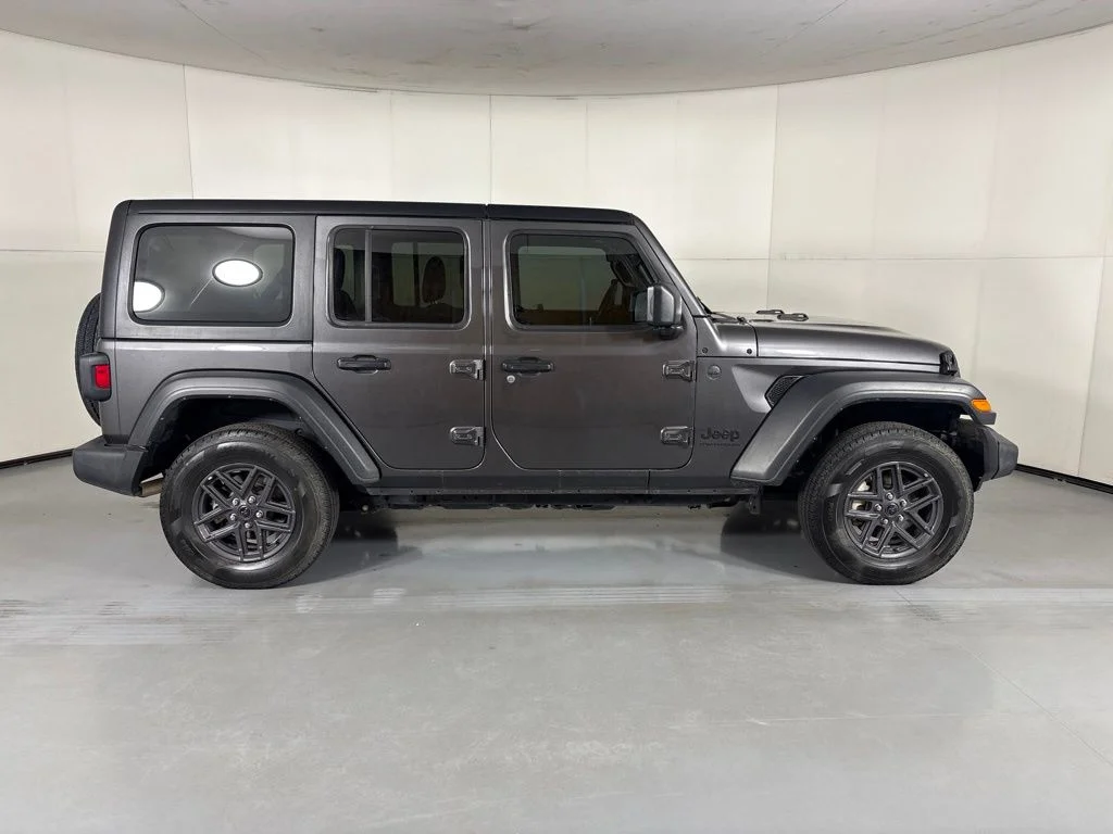 Used 2025 Crystal Metallic Jeep Sport S image 9