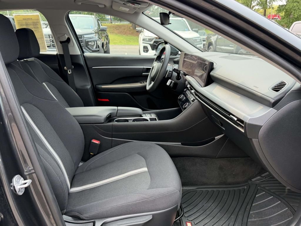 Used 2025 Gray Hyundai SEL image 12
