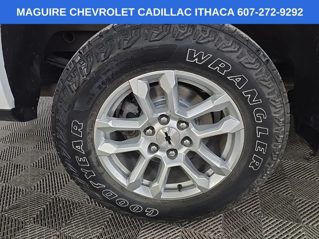 Used 2022 Summit White Chevrolet RST image 13