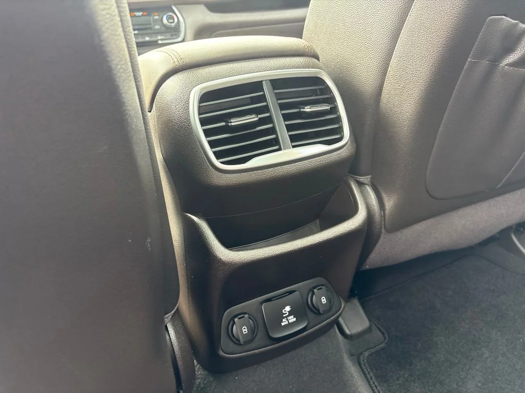 Used 2020 Quartz White Hyundai Limited image 26