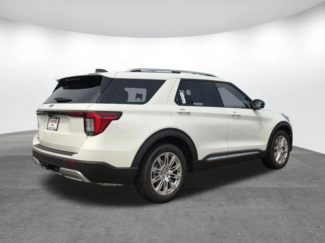 New 2026 Star White Metallic Tri-Coat Ford Platinum™ image 25