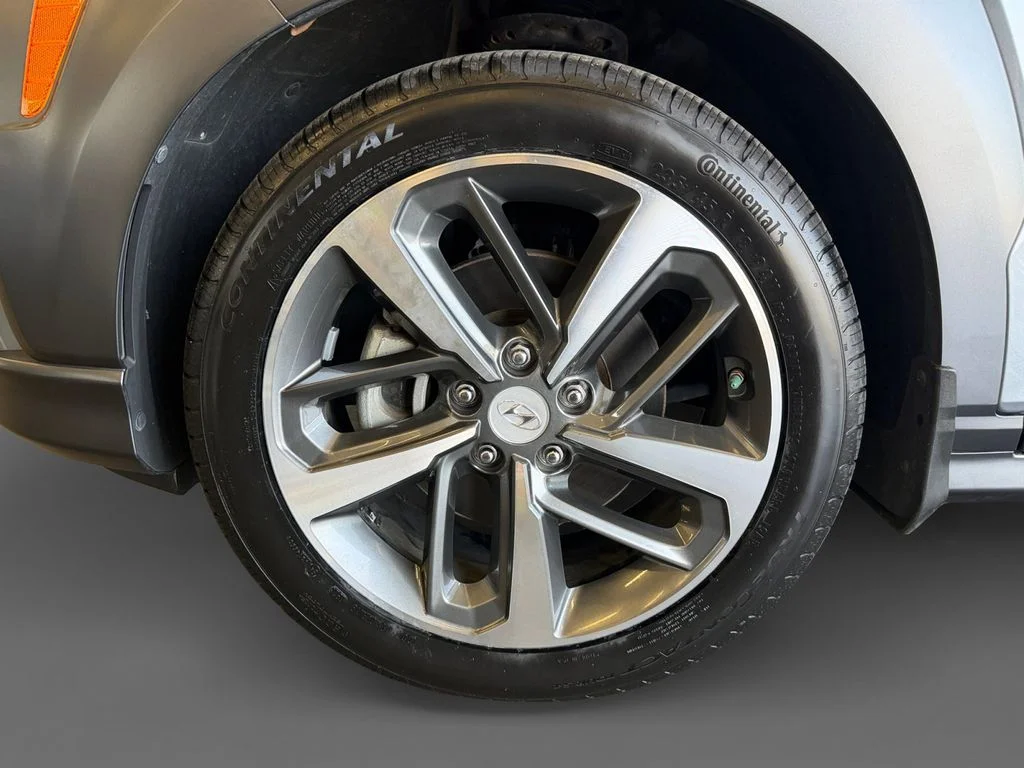 Used 2021 Silver Hyundai Limited image 16