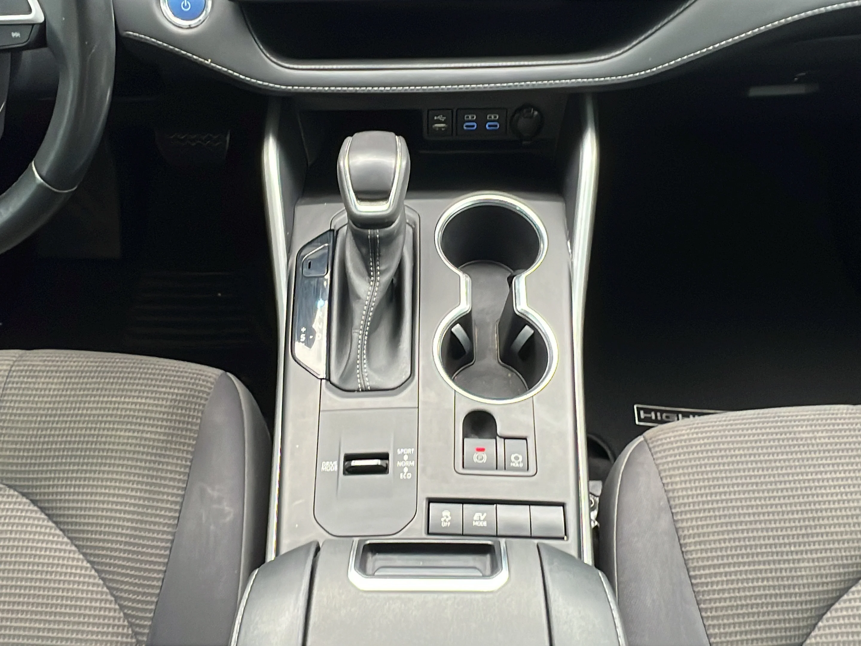 Used 2022 Pearl Toyota Hybrid LE image 15