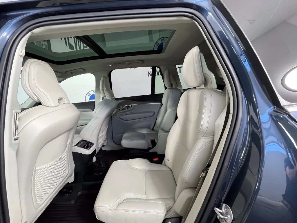 Used 2025 Denim Blue Metallic Volvo B6 Ultra image 21