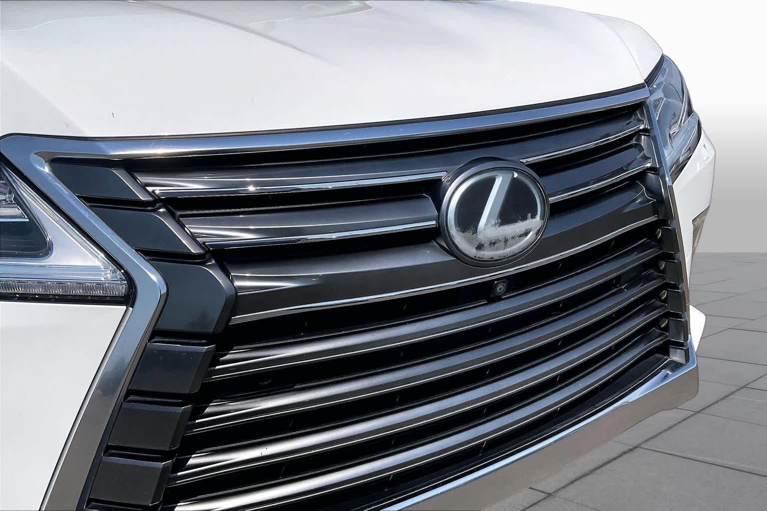 Used 2017 Starfire Pearl Lexus  image 28
