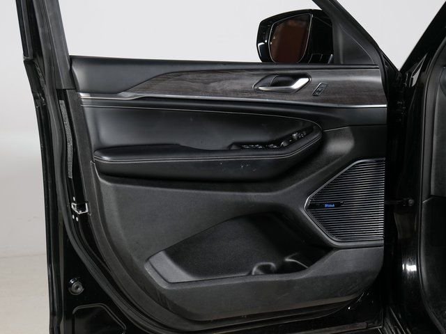 Used 2022 Diamond Black Jeep Overland image 24